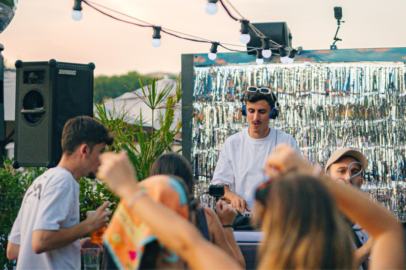 Noti Plage : le spot incontournable de l’été revient au pied de la Tour Eiffel