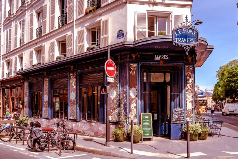 Le Pont Traversé, le coffee shop L'exposition en plein air de Yann Arthus Bertrand a été saccagée par les supporters ce mercredi soir, l'artiste a lancé un appel à l'aide 👉https://sortiraparis.com/r/ajypUfeNgluten se réinvente - façade classée