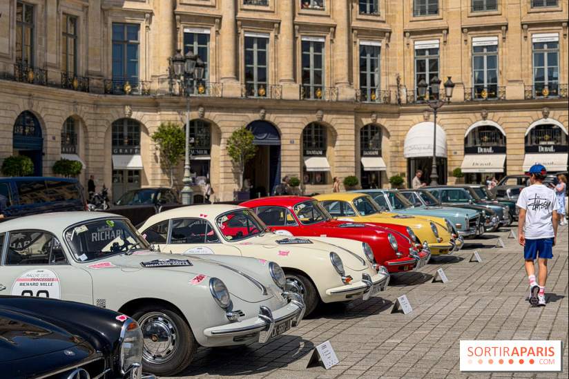 Le Rallye des Princesses expose ses voitures de collection sur la Place Vendôme