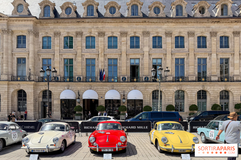 Le Rallye des Princesses expose ses voitures de collection sur la Place Vendôme