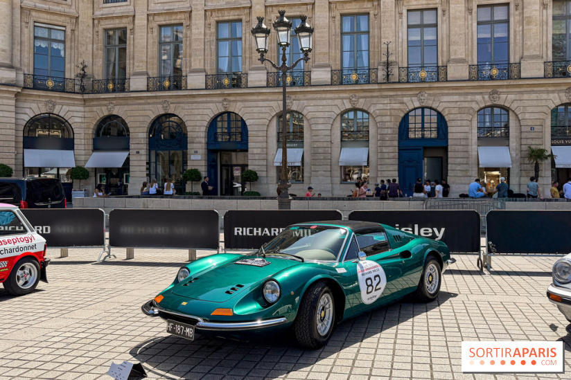 Le Rallye des Princesses expose ses voitures de collection sur la Place Vendôme - Facetune 24 05 2026 20 05 20
