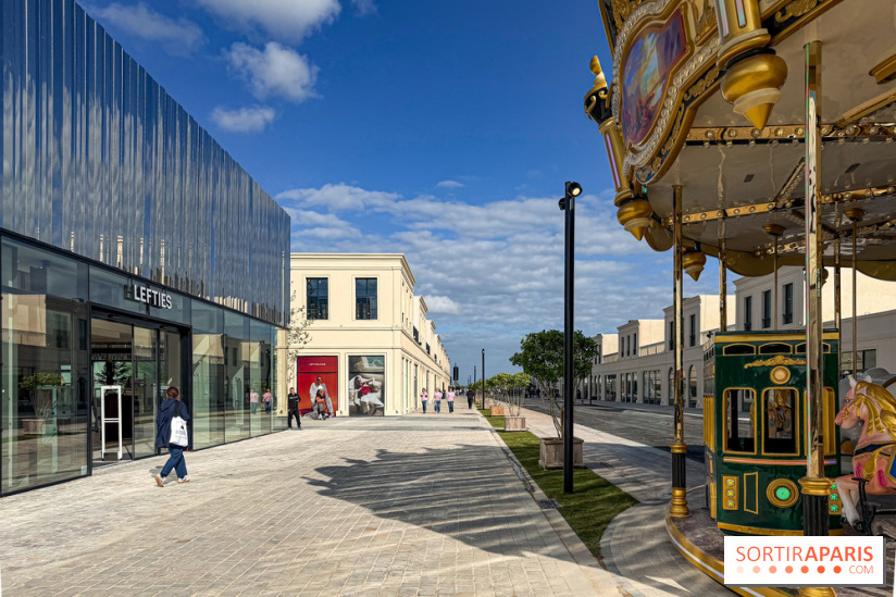 Valvert Croix Blanche : le complexe shopping-loisirs XXL en Essonne avec fontaine et parc à dinosaures