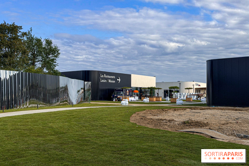 Valvert Croix Blanche : le complexe shopping-loisirs XXL en Essonne avec fontaine et parc à dinosaures
