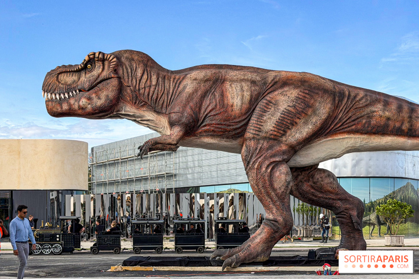 Valvert Croix Blanche : le complexe shopping-loisirs XXL en Essonne avec fontaine et parc à dinosaures