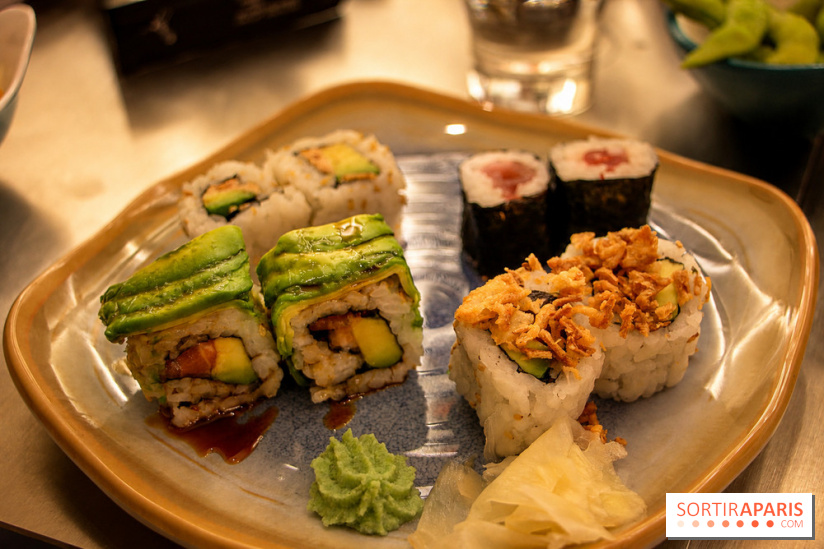 Sushi Mina : assiette de makis et spécialités japonaises