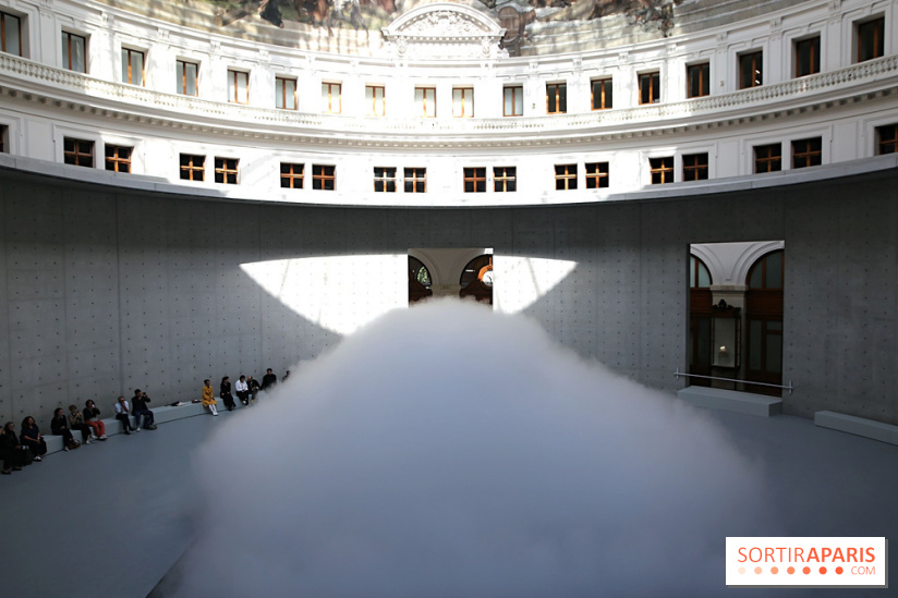 Fujiko Nakaya : nos photos de sa sculpture de brouillard à voir à la Bourse de Commerce
