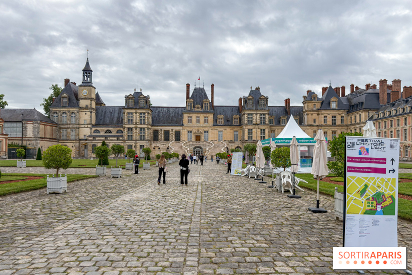 Une exposition de costumes conçus par Christian Lacroix au château de Fontainebleau