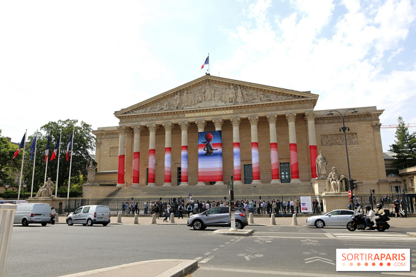 Seth habille la colonnade de l’Assemblée nationale - nos photos