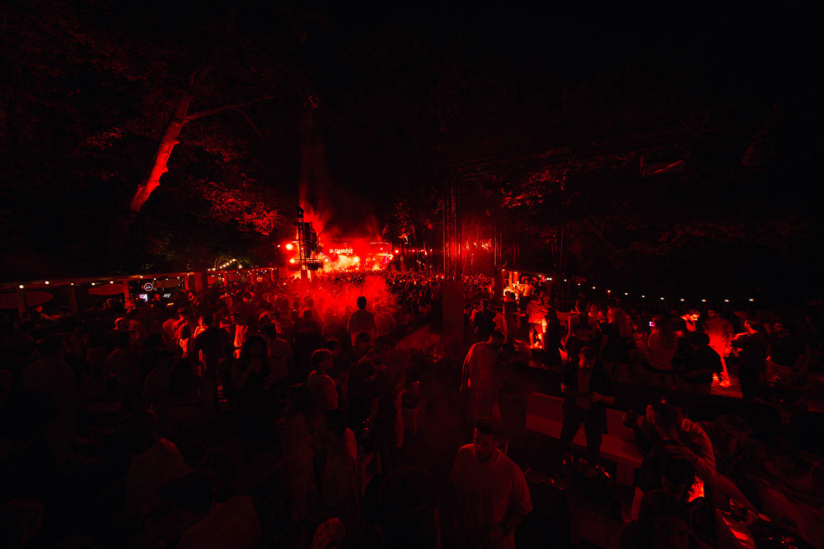 La Clairière : le club open-air de Paris pour l’été 2026 - @SEBASTIENK ARTS CLAIRIERE 06250