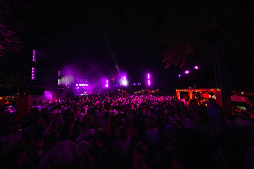 La Clairière : le club open-air de Paris pour l’été 2026 - @SEBASTIENK ARTS CLAIRIERE 07345