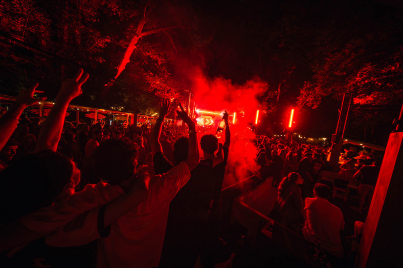La Clairière : le club open-air de Paris pour l’été 2026 - @SEBASTIENK ARTS CLAIRIERE 07888