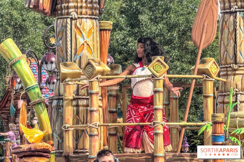Disneyland Paris : la Cavalcade des Princesses Disney à Disney Adventure World