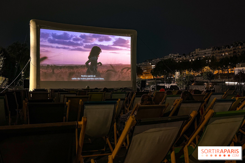 Le Cinéma en plein air des Vedettes de Paris, sur les quais, au pied de la tour Eiffel