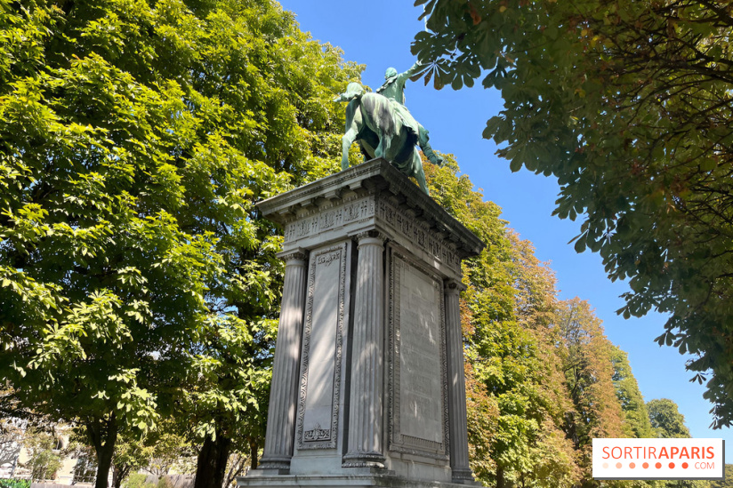 La promenade du Cours de la Reine, une ancienne promenade royale le long des quais de Seine