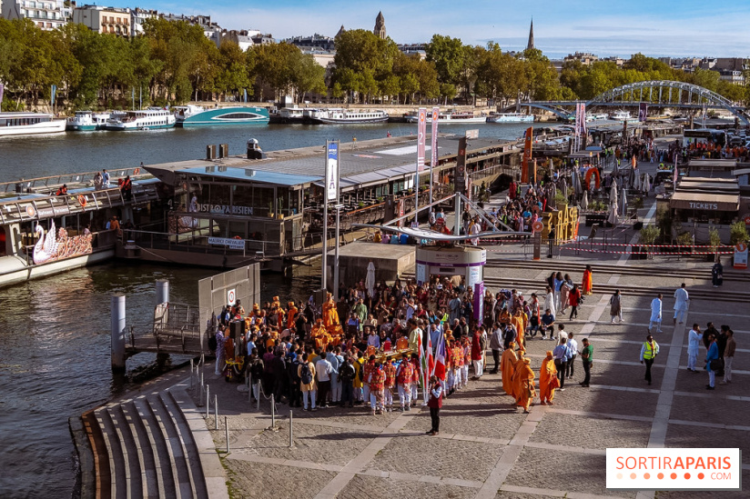 Défilé flottant sur la Seine : le Jal Yatra à Paris, les photos