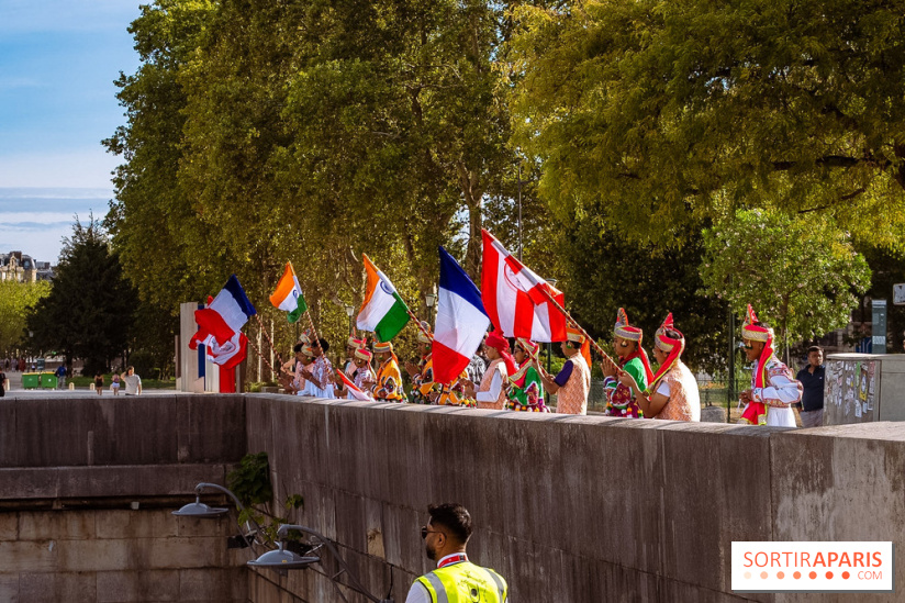 Défilé flottant sur la Seine : le Jal Yatra à Paris, les photos