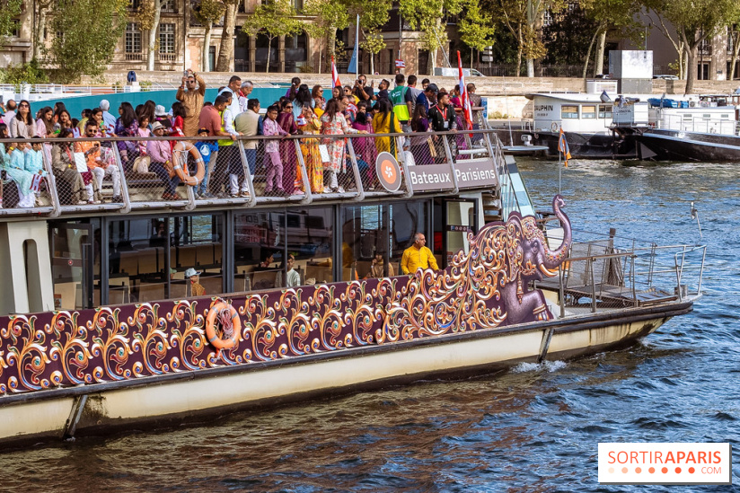 Défilé flottant sur la Seine : le Jal Yatra à Paris, les photos