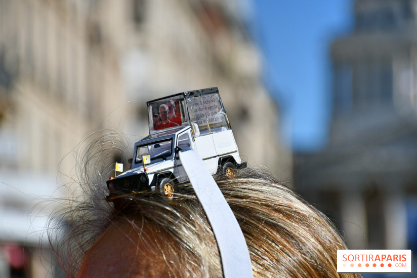 EN Images : le passage du pape Léon XIV en papamobile à Paris