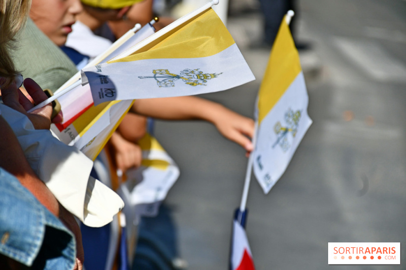 EN Images : le passage du pape Léon XIV en papamobile à Paris