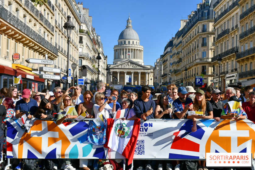 EN Images : le passage du pape Léon XIV en papamobile à Paris
