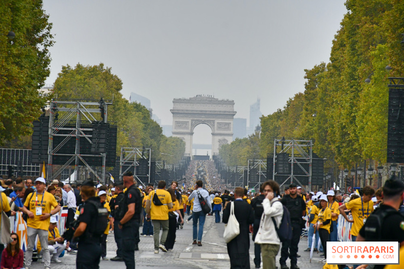 En images : la messe géante sur les Champs-Elysées du Pape Léon XIV