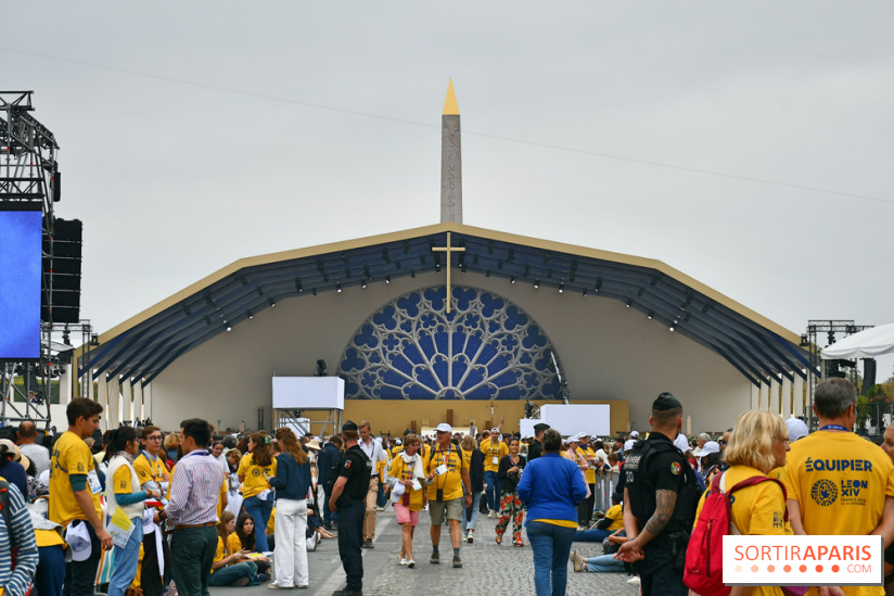 En images : la messe géante sur les Champs-Elysées du Pape Léon XIV