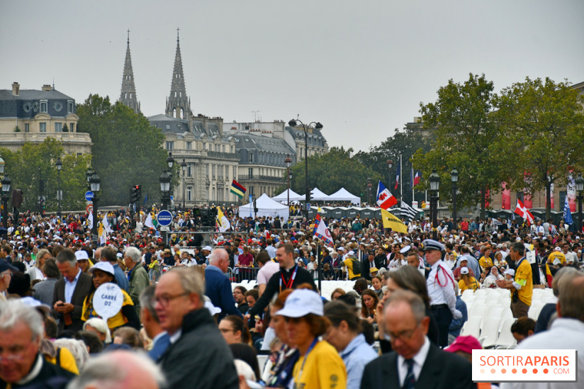 En images : la messe géante sur les Champs-Elysées du Pape Léon XIV
