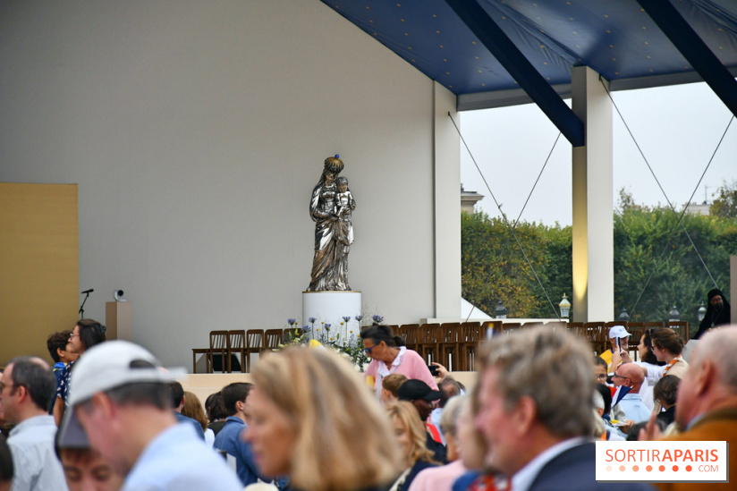 En images : la messe géante sur les Champs-Elysées du Pape Léon XIV