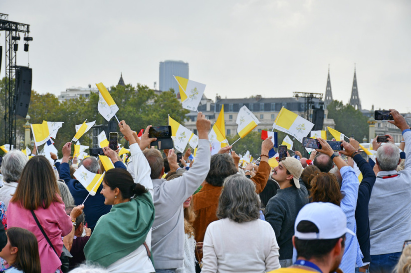 En images : la messe géante sur les Champs-Elysées du Pape Léon XIV