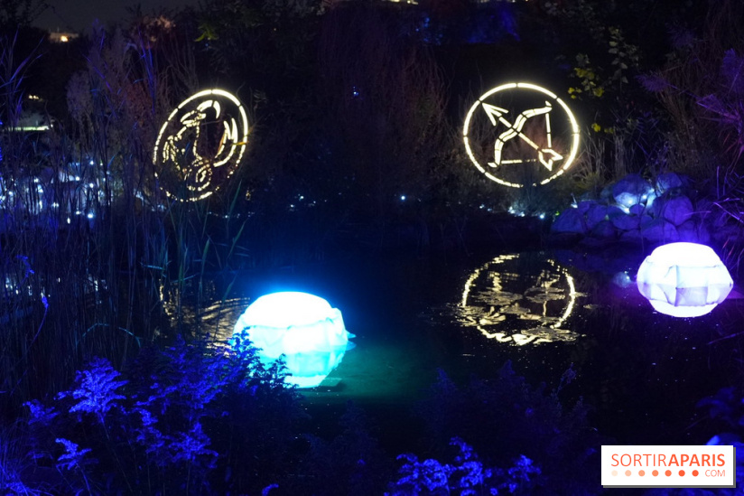 Parc de l'Étrange 2026 : Figures lumineuses circulaires au bord de l’étang