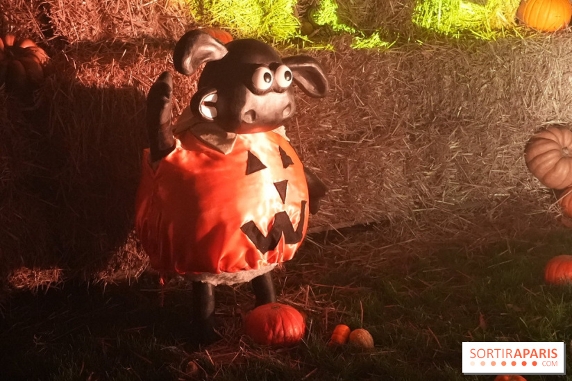 Parc de l'Étrange 2026 : Vache décorative déguisée en citrouille pour Halloween