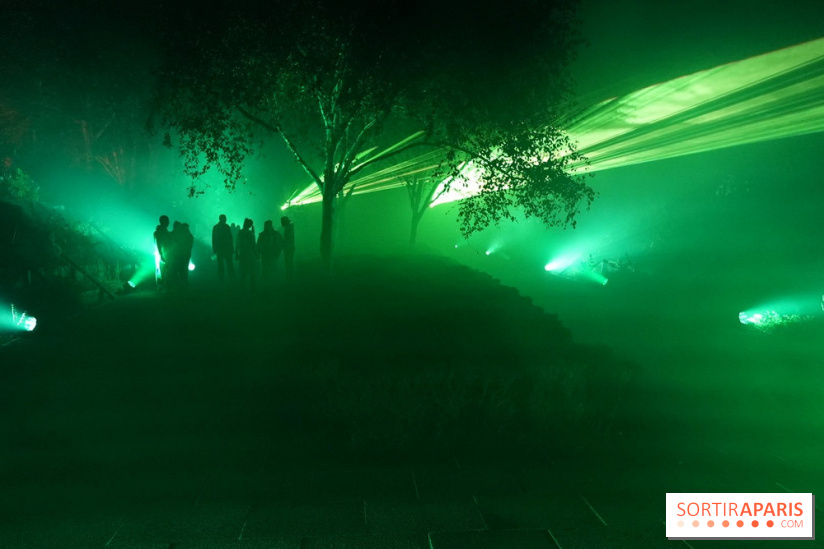 Parc de l'Étrange 2026 : Lumières vertes dans le parc nocturne