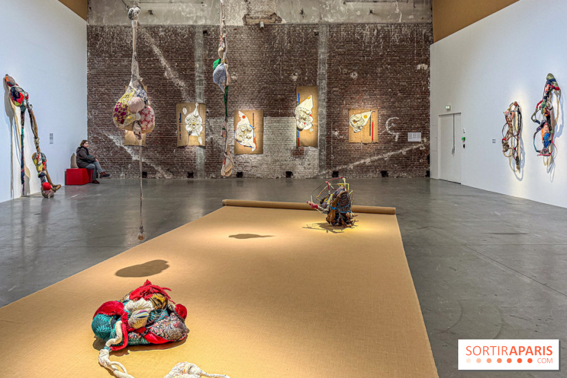 Sonia Gomes — Cœur sauvage : sculptures textiles au Palais de Tokyo