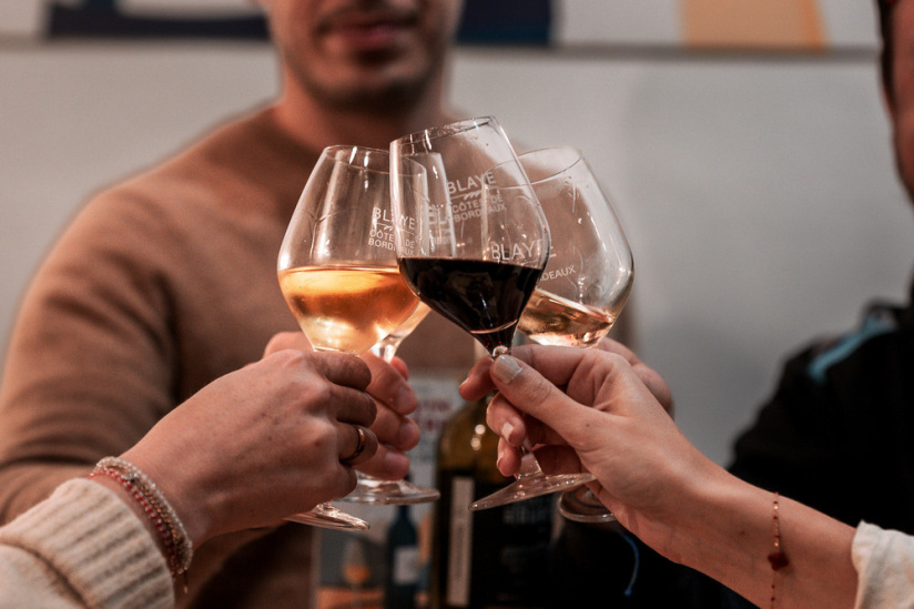 Blaye au Comptoir : des moment de partage autour des vins et des histoires de nos vignerons.