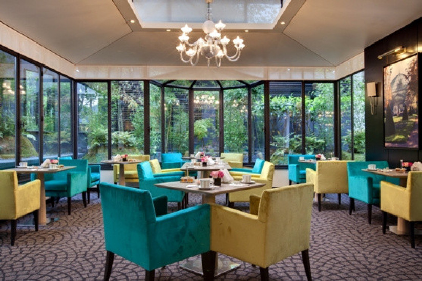 Petit-Déjeuner sous la Verrière - La Villa Maillot & Spa PARIS