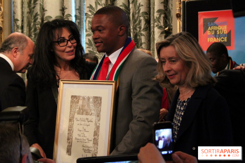 Reùise du diplome du Citoyen d'Honneur de la Ville de Paris à Nelson Mandela