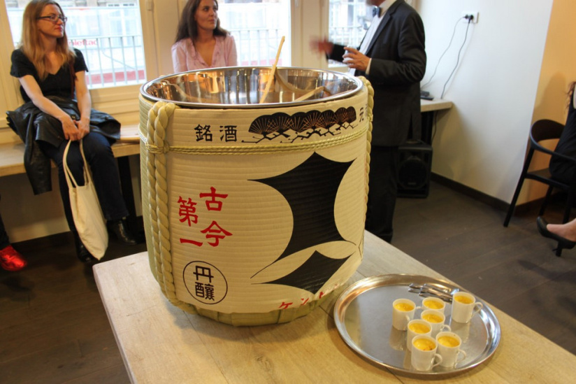 Paris Tokyo, Saké