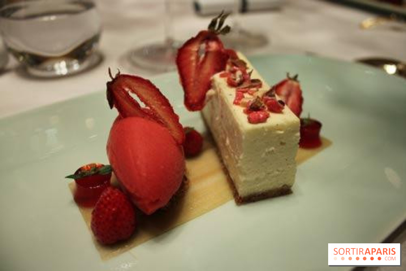 Tom Kitchin au Plaza Athénée - Cheesecake fraise-Rhumarbe