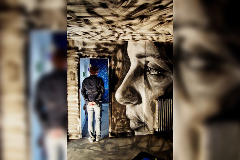 Woman face by David Walker street art wall graffiti Tour Paris 13 Galerie Itinerrance Gallery project