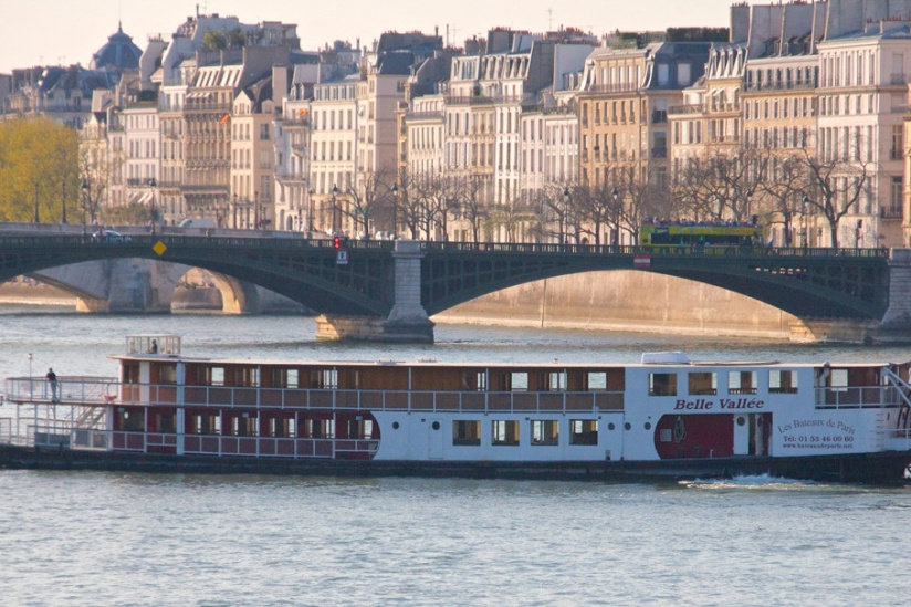 La Compagnie des bateaux de Paris lance les déjeuners guinguette tous les jeudis
