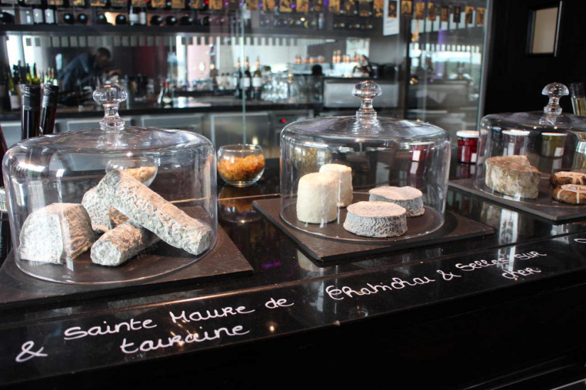 Accords confits de fleurs et chèvre au Renaissance Paris Arc de Triomphe