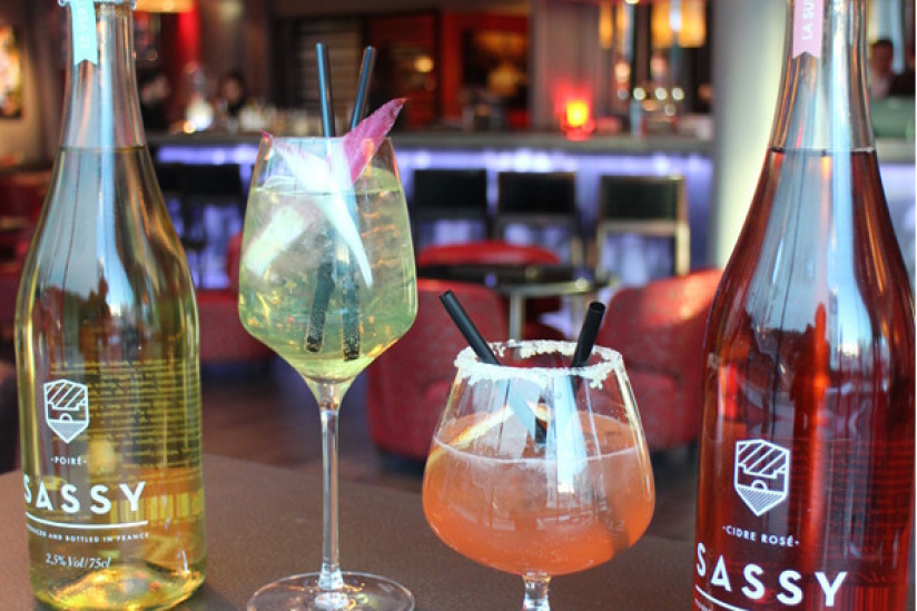 Cocktails Sassy au bar de l'hôtel Renaissance Pairs Arc de Triomphe