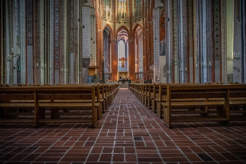 Le Conseil d'État confirme l'interdiction des messes et cérémonies religieuses avec un large public