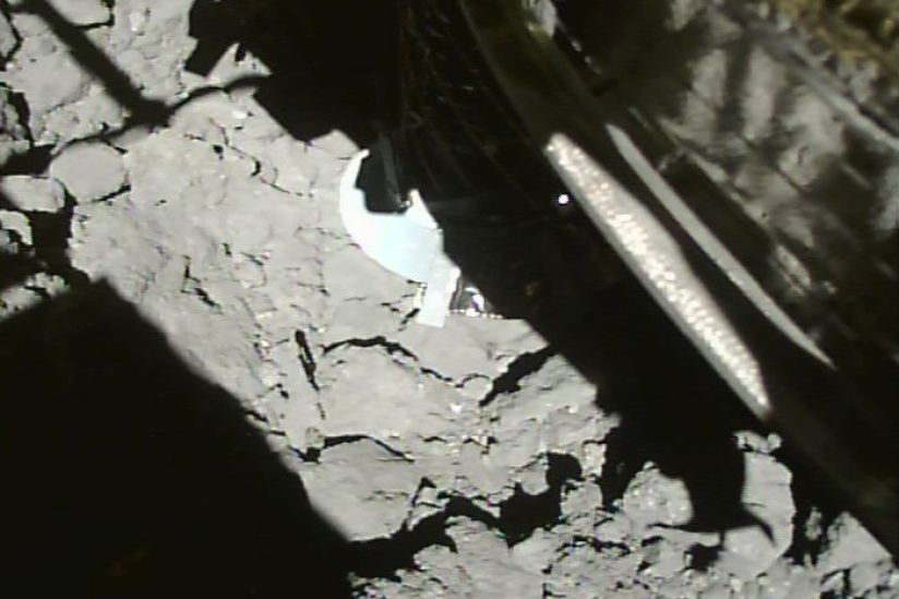 De la poussière d'astéroïde ramenée sur Terre avec succès, une première