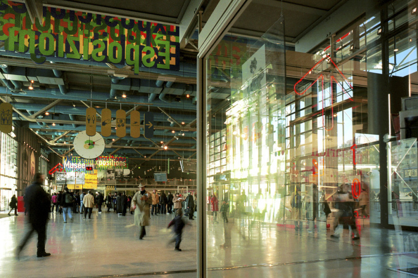 Centre Pompidou nuit | Centre Georges Pompidou © Paris Tourist Office - Photographe : Amélie Dupont - Architecte : Renzo Piano et Richard Rogers  Amélie Dupont