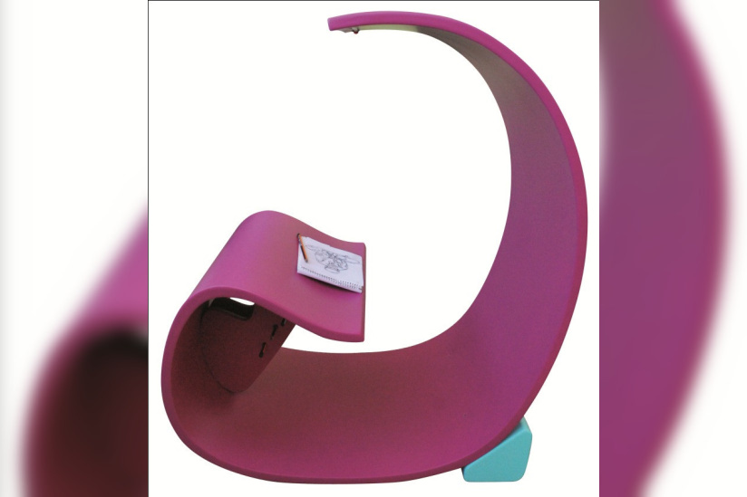 exposition designers algériens Institut Monde Arabe, exposition Institut Monde Arabe juin 2012, Designers Algeriens exposition Paris Juin 2012 | Crédit photo : Mouna Boumaza  Siège BABY DESK ©Mourad Krinah