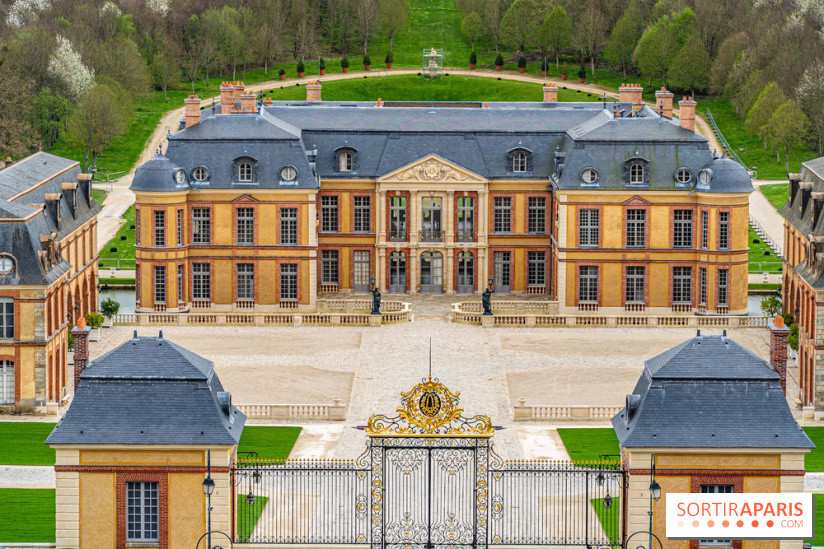 Le plus grand dinosaure exposé au Château de Dampierre 