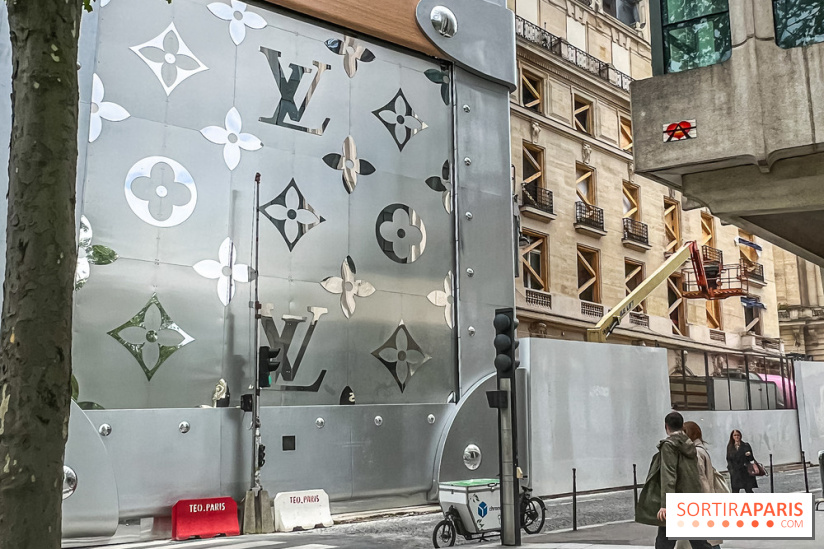 Paris : la « malle géante » de Louis Vuitton sur les Champs-Élysées face à une menace judiciaire