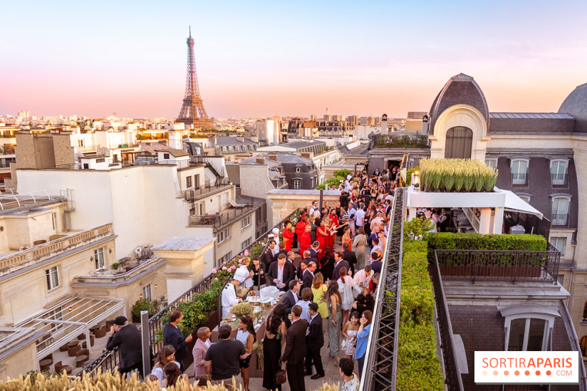 La terrasse en Rooftop du Peninsula Paris 2025, le bar perché à la vue imprenable