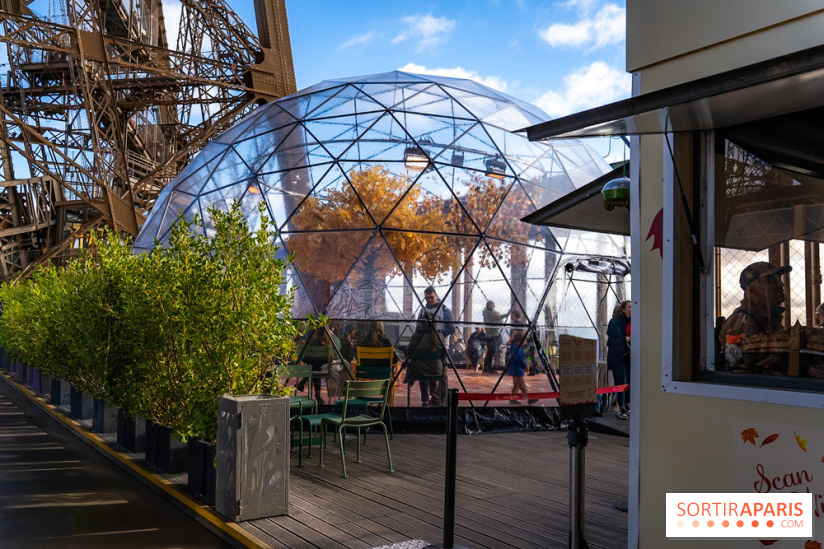 Bulle d'automne de la tour Eiffel : arbre géant et jeu grandeur nature au sommet de Paris